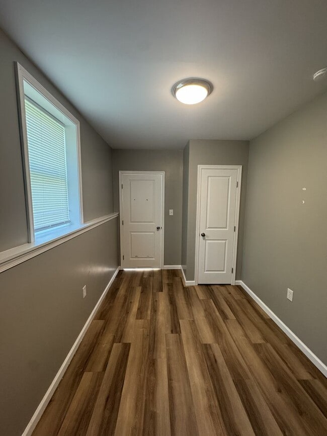 Building Photo - 6 Laurel Hill Ln