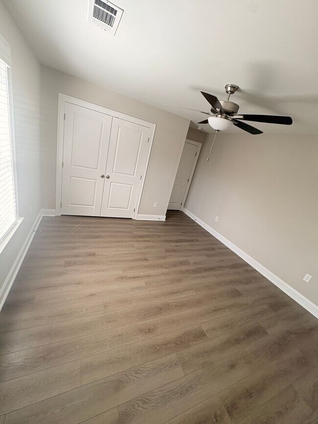 Building Photo - 108 Alva Ct