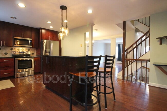 Building Photo - 8027 Merry Oaks Ct