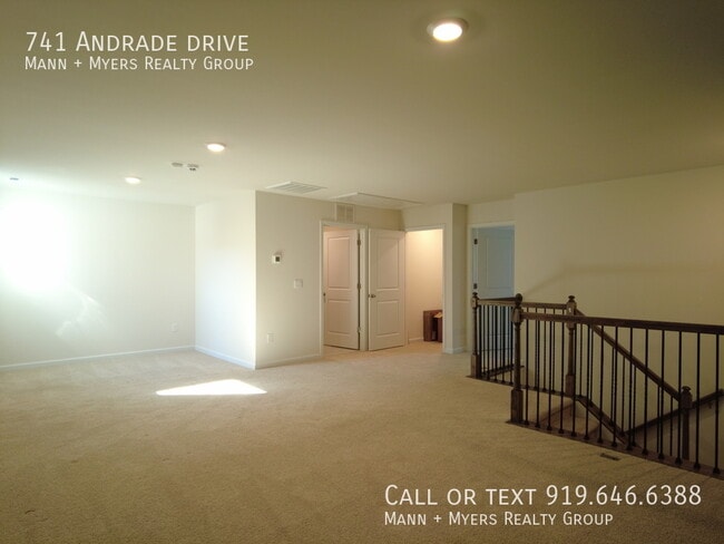 Building Photo - 741 Andrade Dr