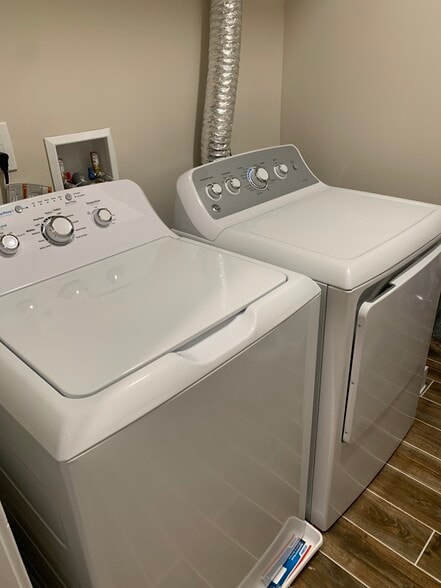 In-unit laundrey room - 2512 Elvans Rd SE