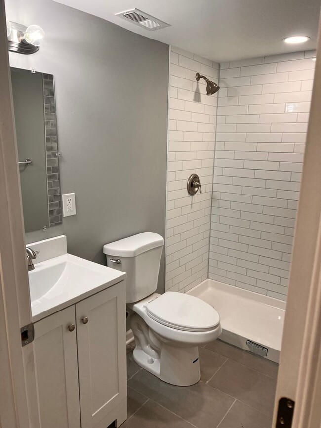Building Photo - 3 BEDROOM TOWNHOME **VOUCHERS ONLY**