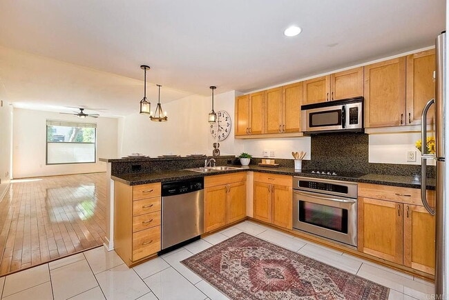 Building Photo - "Urban Oasis: Spacious 1-Bedroom with Granite  Finishes in Downtown San Diego"