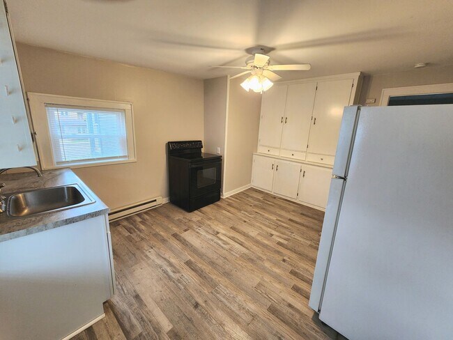 Building Photo - 2nd St Duplex