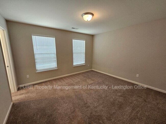 Building Photo - 121 Forester Ct