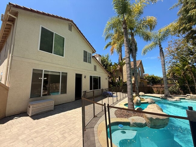 Building Photo - Spacious 4BD/2.5BA Home in Sorrento Valley with Pool, Backyard Patio & 2-Car Garage