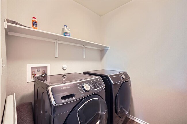 Building Photo - 10504 Abana Way