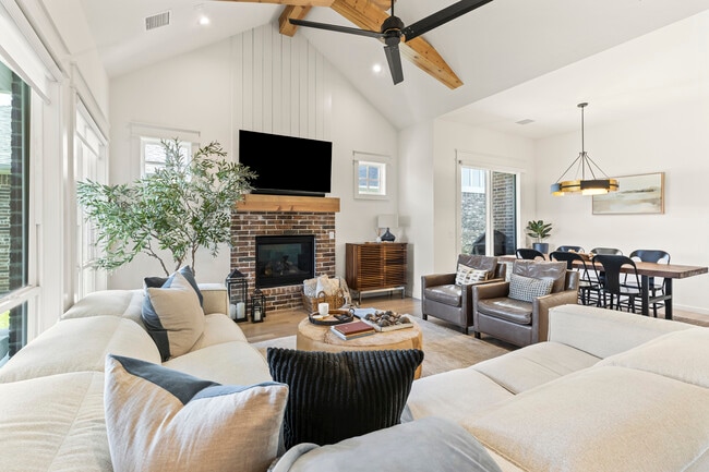 Building Photo - 1901 Plaza District Dr