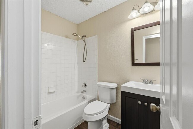 Building Photo - 3205 Settlement Dr