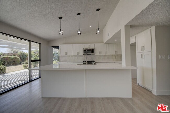 Building Photo - 5452 Rockledge Dr
