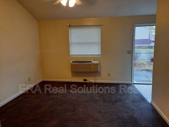 Building Photo - 245 Sycamore St