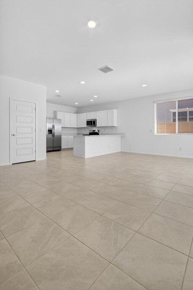 Building Photo - Modern 3BR Living with Resort-Style Amenities in Magma Vista Ranch