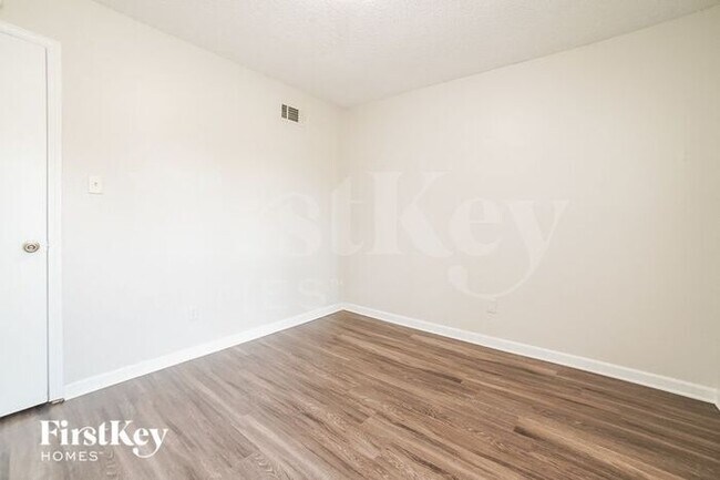 Building Photo - 6709 Valley Park Dr