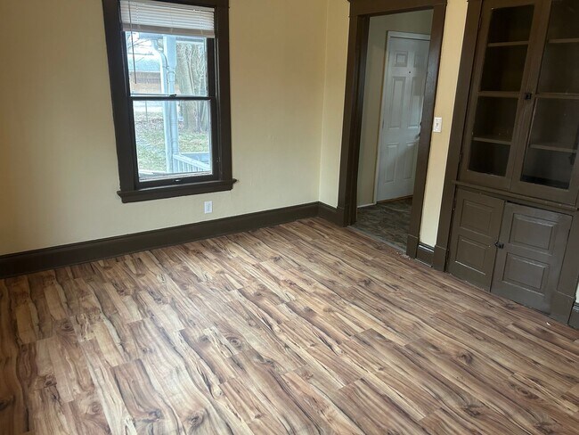 Building Photo - 3 Bedroom House