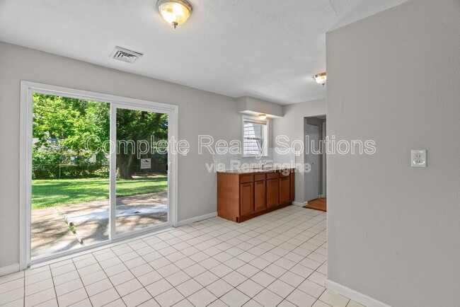 Building Photo - 1144 Northdale Ave