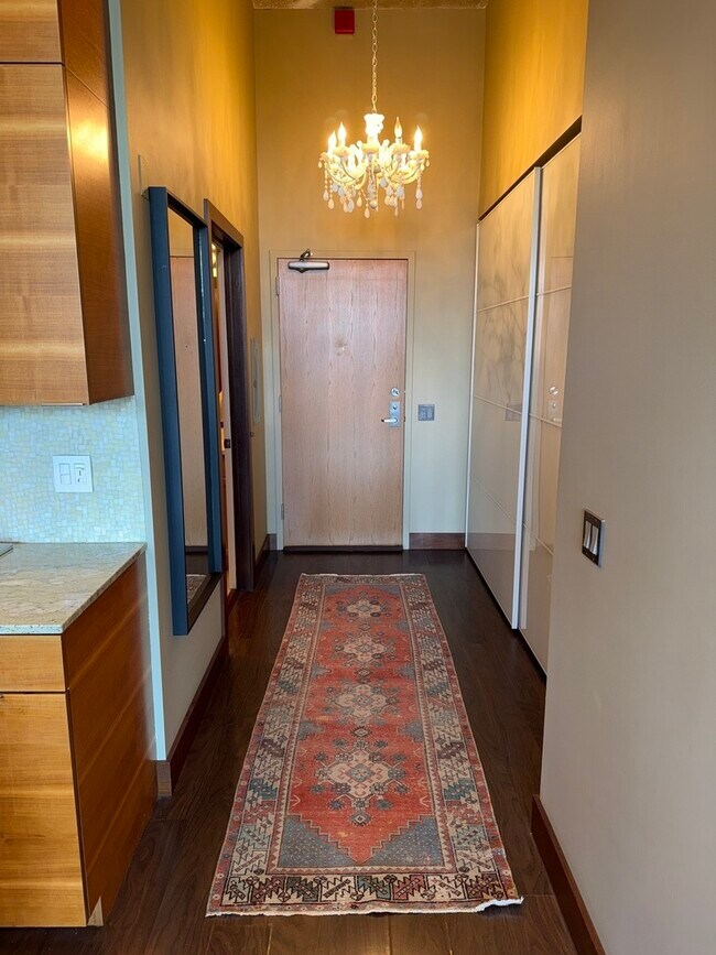 Building Photo - 320 E 21st St