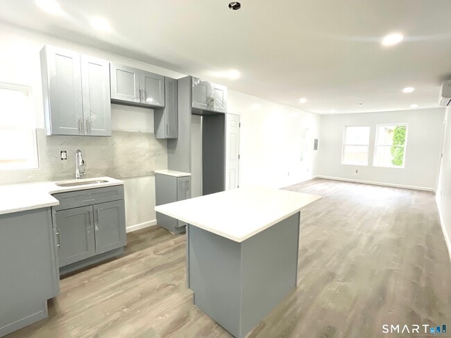 Building Photo - 32 Lester St