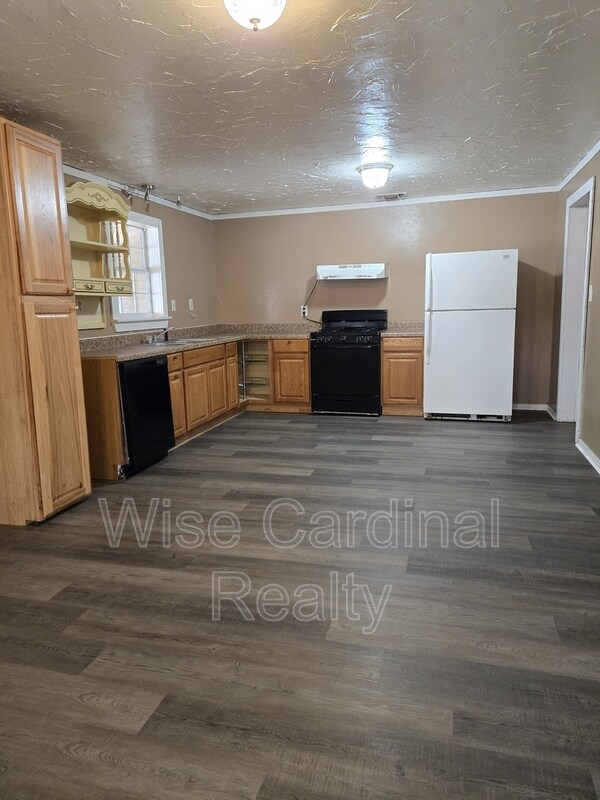 Building Photo - 1021 S Westside Ave
