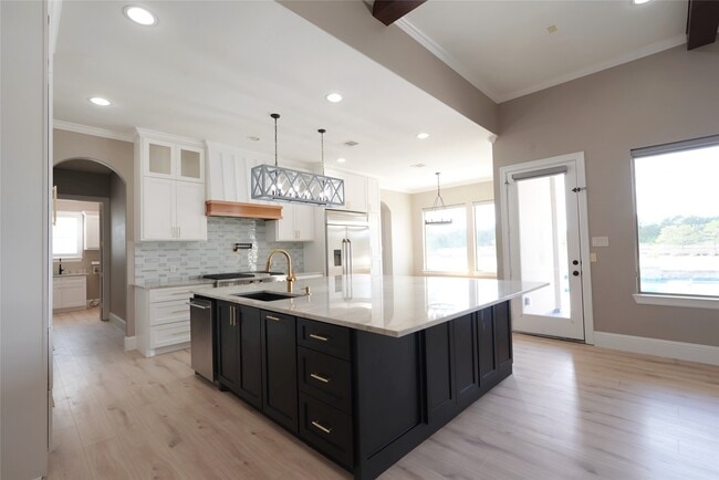 Building Photo - 32726 Tall Oaks Way