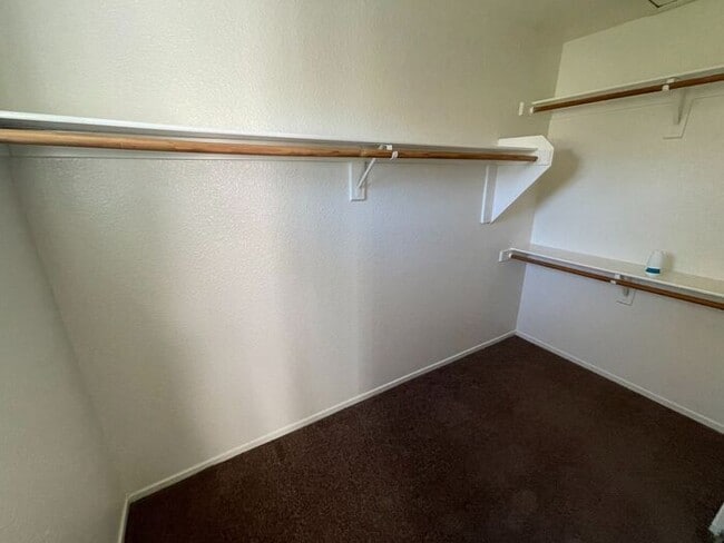 Building Photo - Carry Over Showing: This property has been shown before and will be rented to the first most qual...