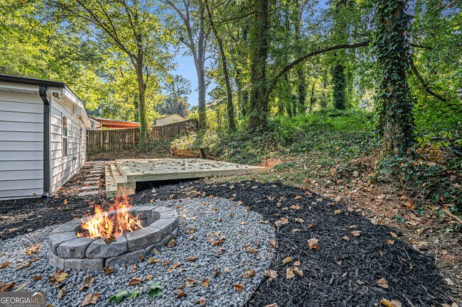 Building Photo - 846 Mell Ct S E