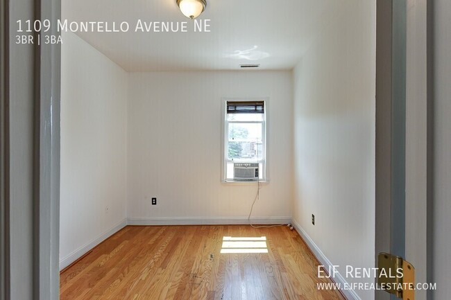 Building Photo - H Street Corridor Expansive Entertaining 3...