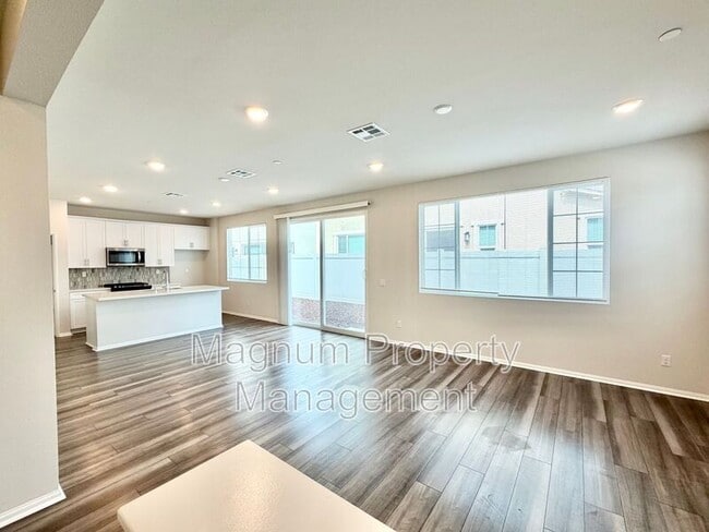 Building Photo - 40617 Birchfield Dr