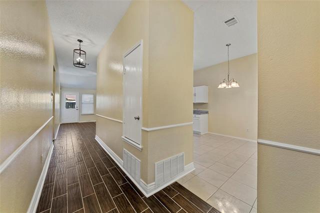 Building Photo - 1002 Manassas Dr