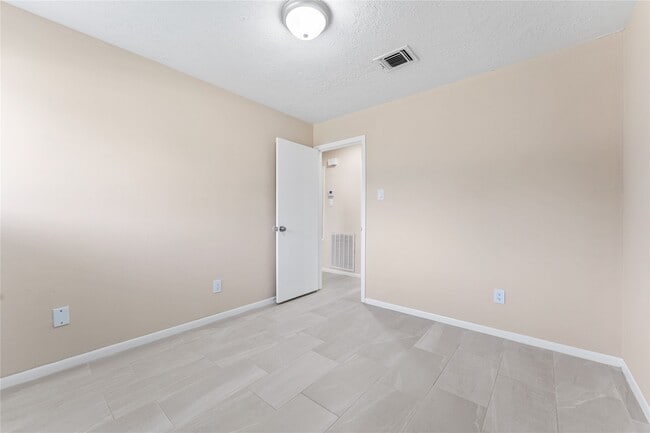 Building Photo - 1431 Epsilon St