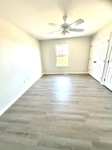 Building Photo - 1504 Southport Blvd