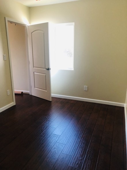 Building Photo - 14643 Chatsworth St