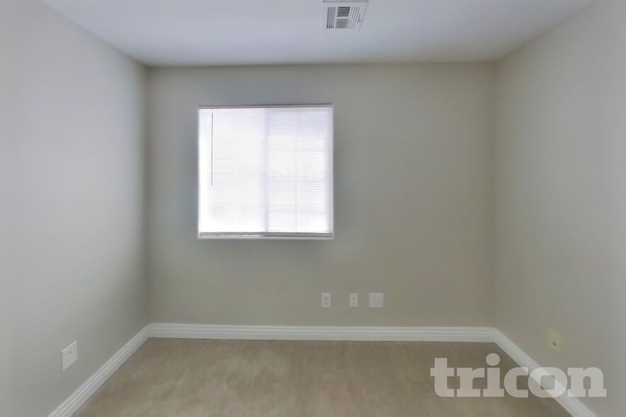 Building Photo - 9827 W Spinnaker Creek Ave