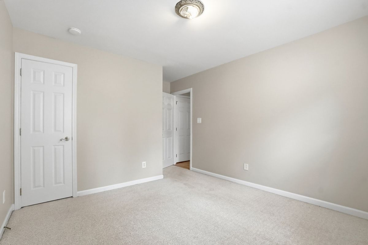 Building Photo - 2830 Black Walnut Ln