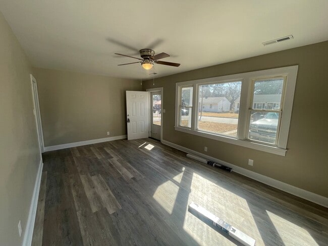 Building Photo - 512 Macon St S