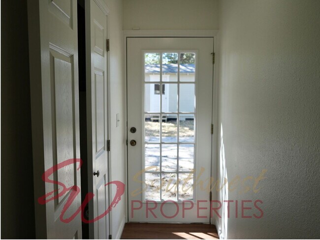 Building Photo - Good looking 3 bedroom 2 bath with huge yard!