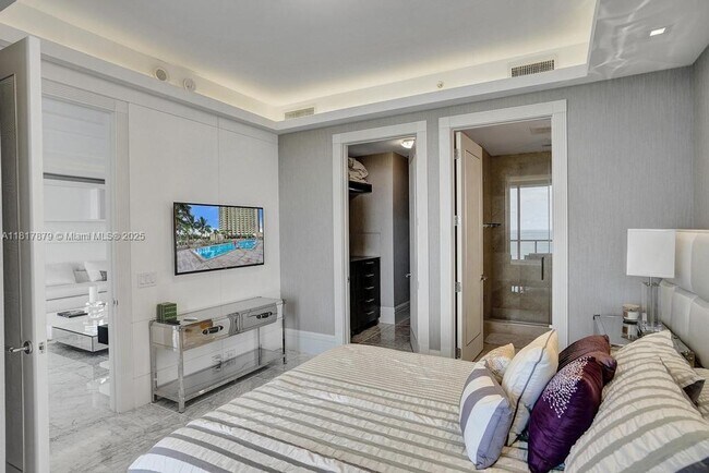 Building Photo - 9705 Collins Ave