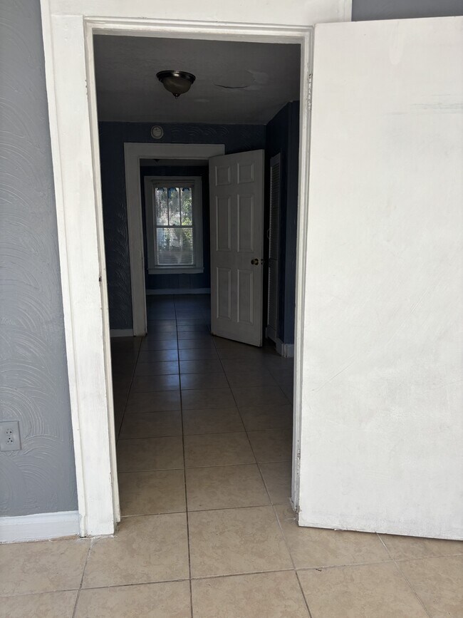 Building Photo - 444 Duray St