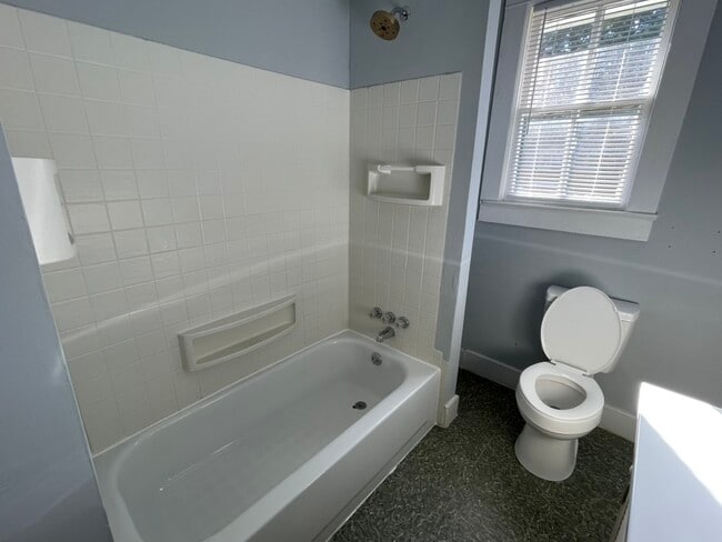 Building Photo - 2147 St James Dr