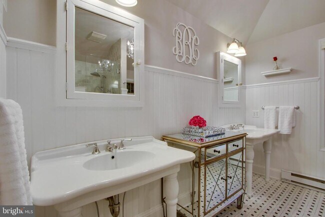 Building Photo - 2210 Boxmere Rd