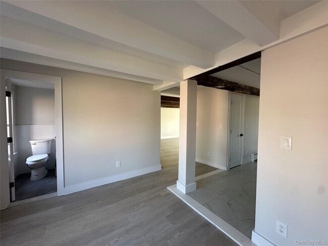 Building Photo - 1445 Burlingham Rd