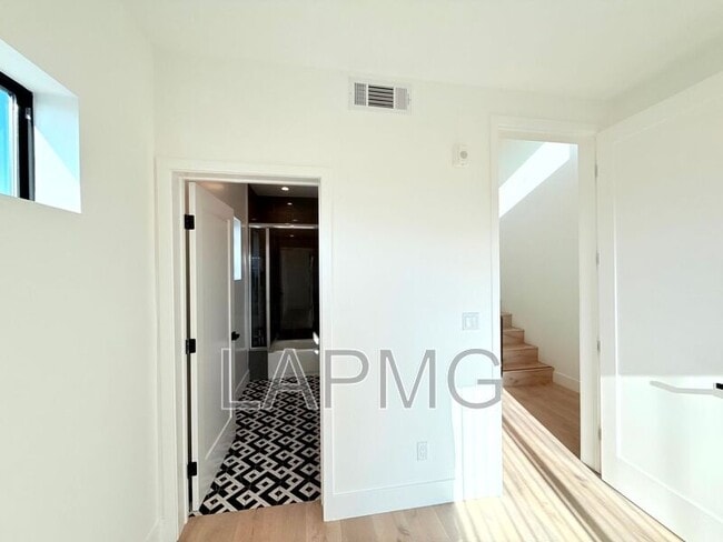 Building Photo - 3414 London St