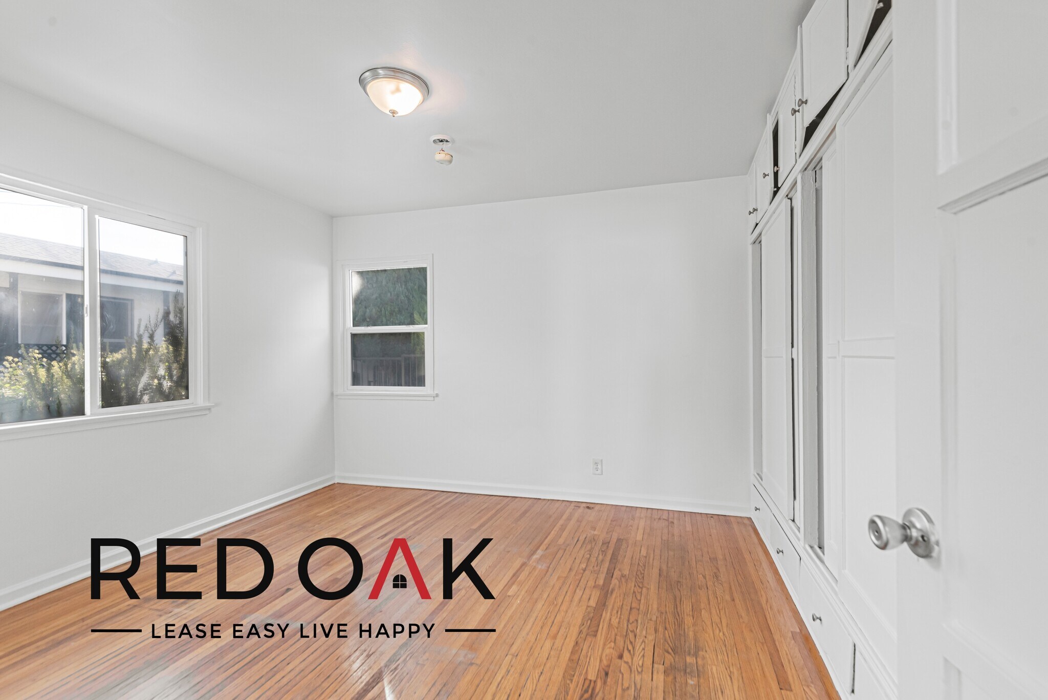 Building Photo - 1115 N Doheny Dr