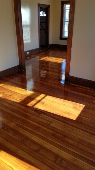 Building Photo - 14 Bardwell St