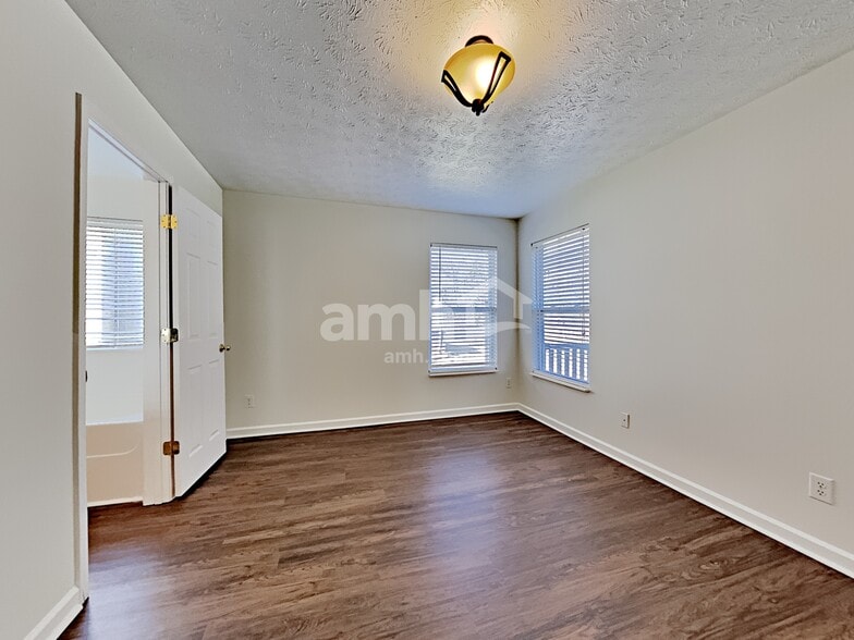 Building Photo - 2207 Erin Ln