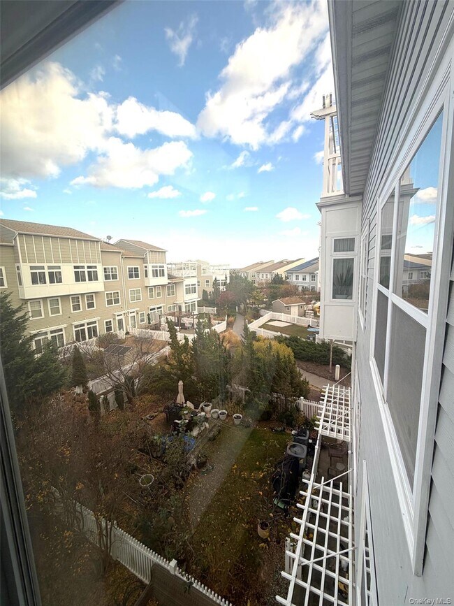 Building Photo - 70-24 Sandy Dune Way