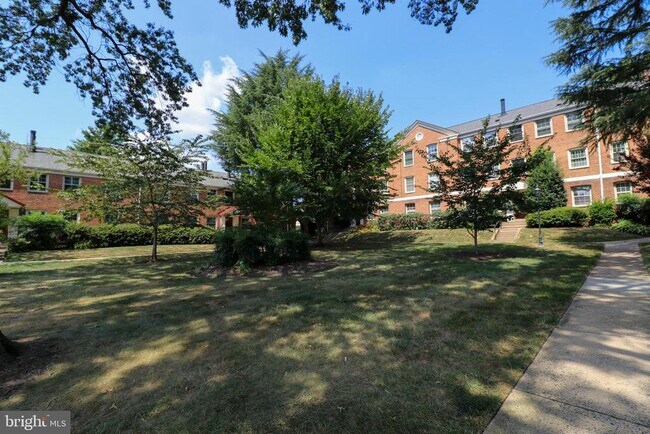 Building Photo - 2607 Arlington Blvd