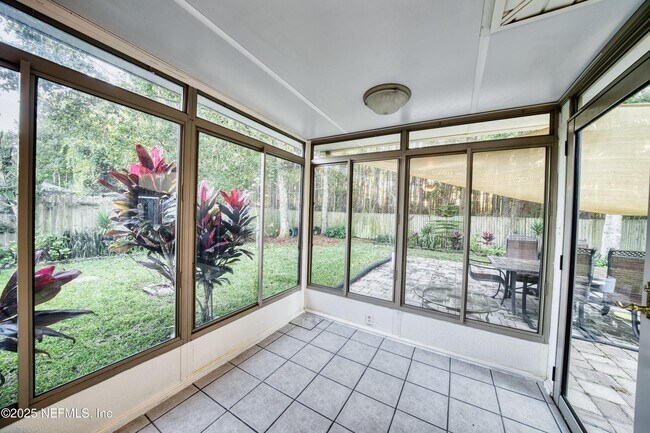 Building Photo - 185 Hawthorn Hedge Ln