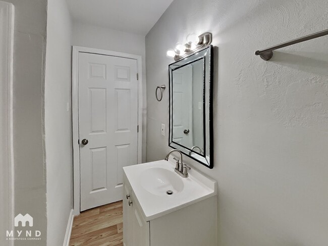 Building Photo - 1371 Stoneham Ct
