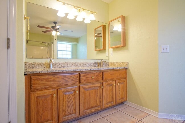 Building Photo - 5947 Grandview Dr