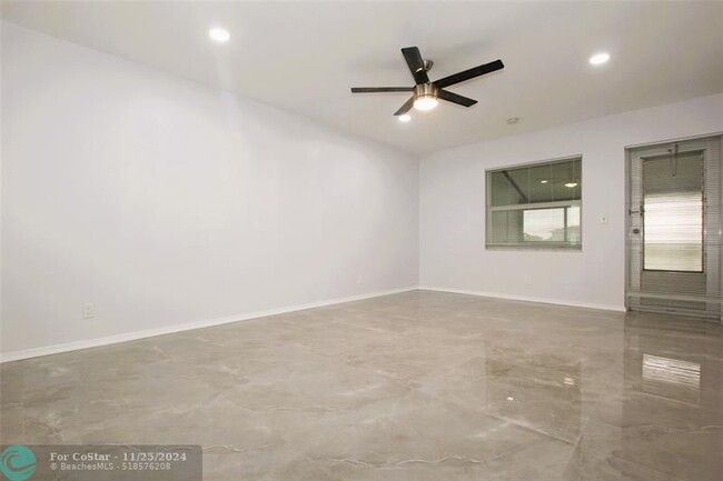 Building Photo - 13749 Date Palm Ct